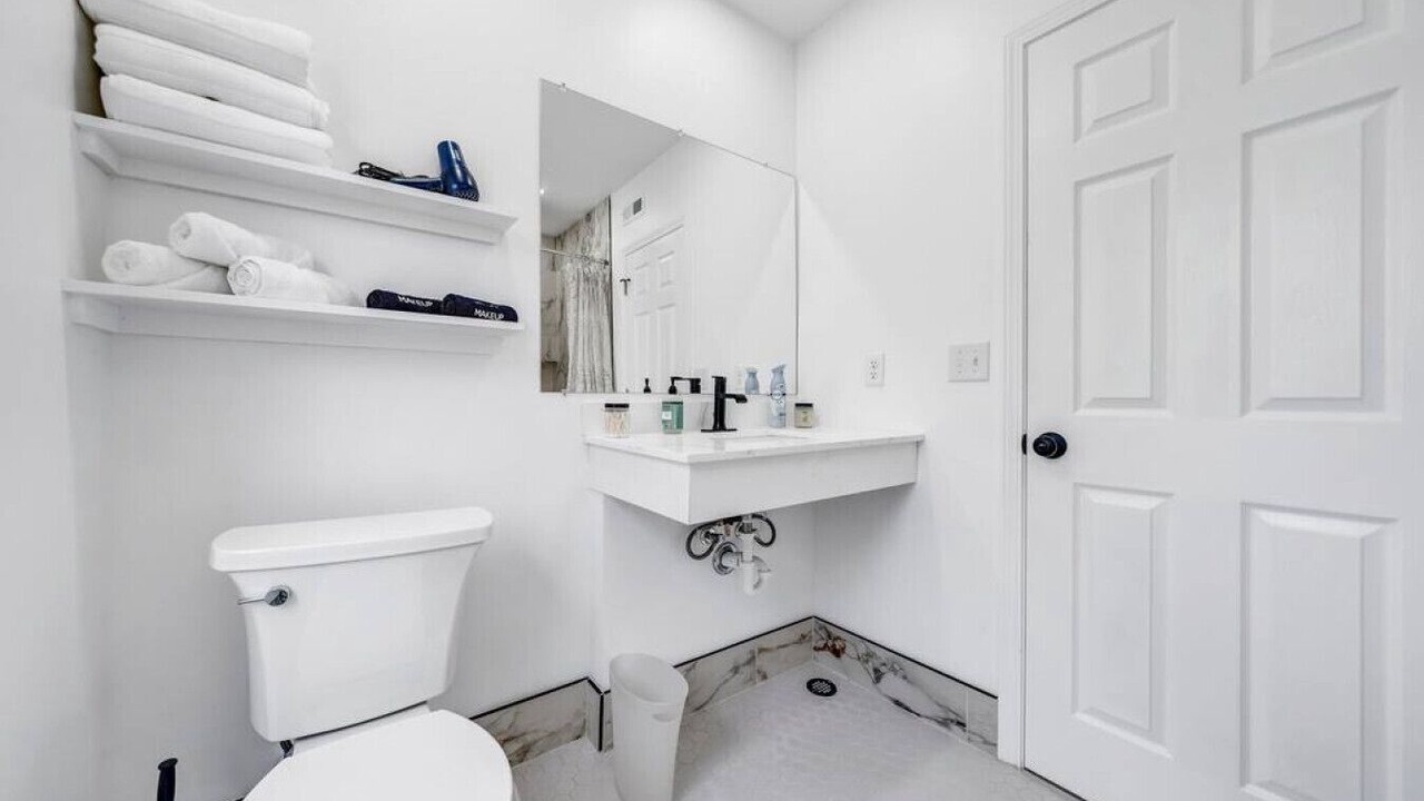 Photo of Bathroom in Front Park
