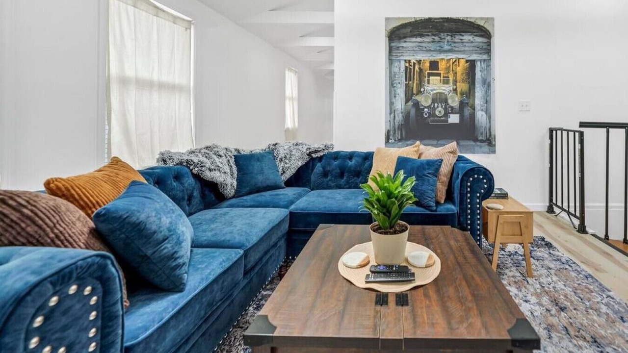 Photo of Livingroom in Front Park