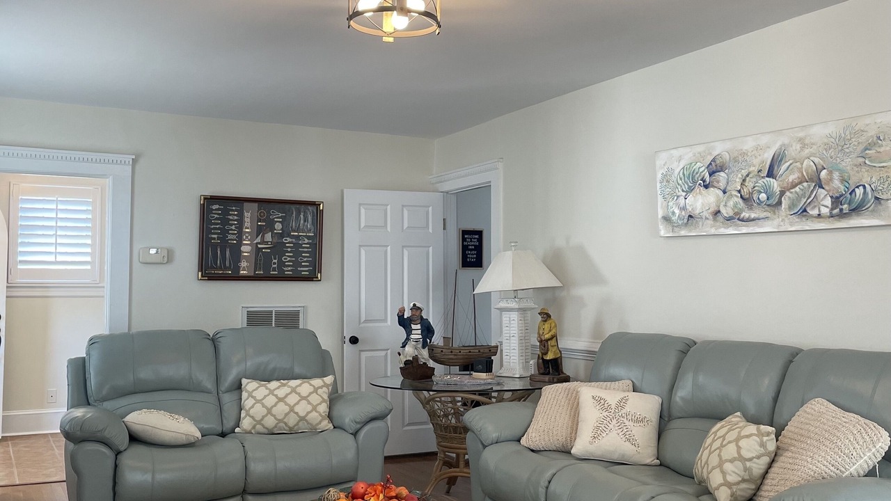 Photo of Livingroom in Deltaville