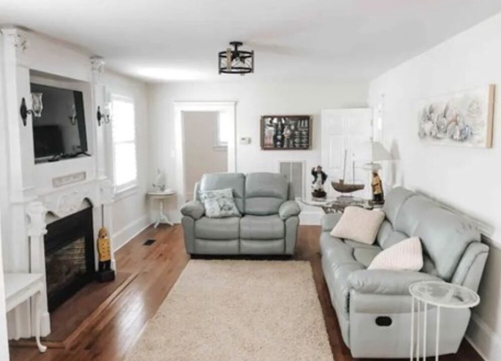 Photo of Livingroom in Deltaville
