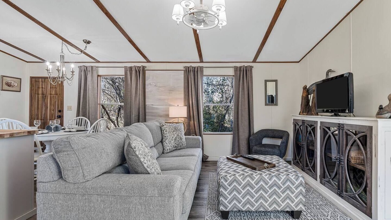 Photo of Livingroom in Uncertain