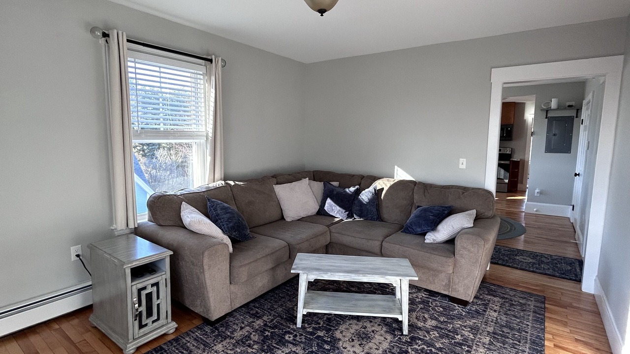 Photo of Livingroom in East Deering