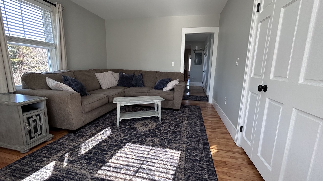 Photo of Livingroom in East Deering