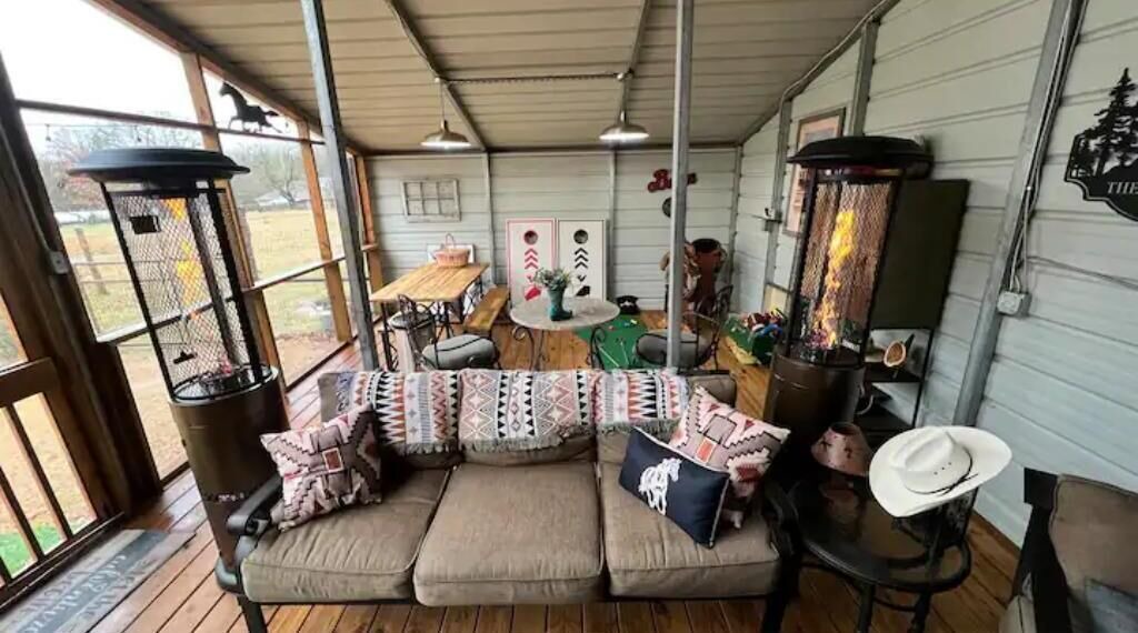 Photo of Livingroom in Honey Grove