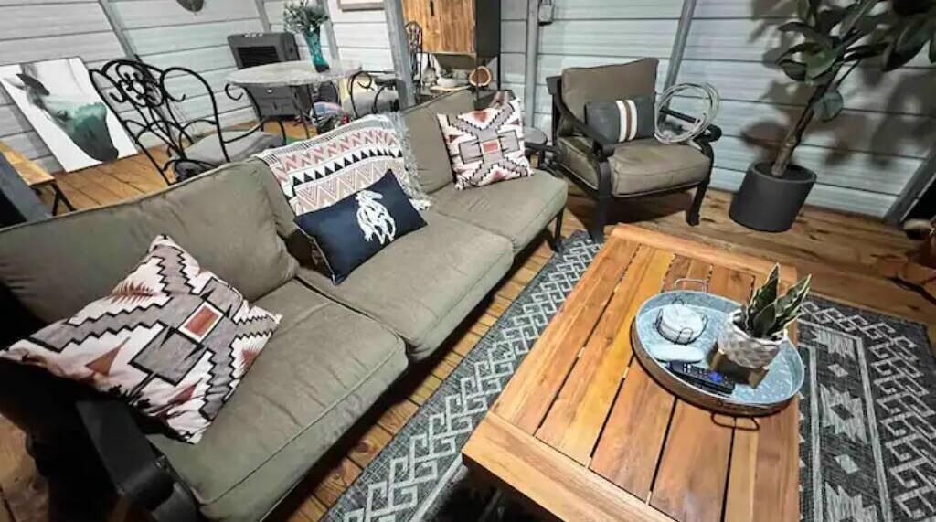 Photo of Livingroom in Honey Grove