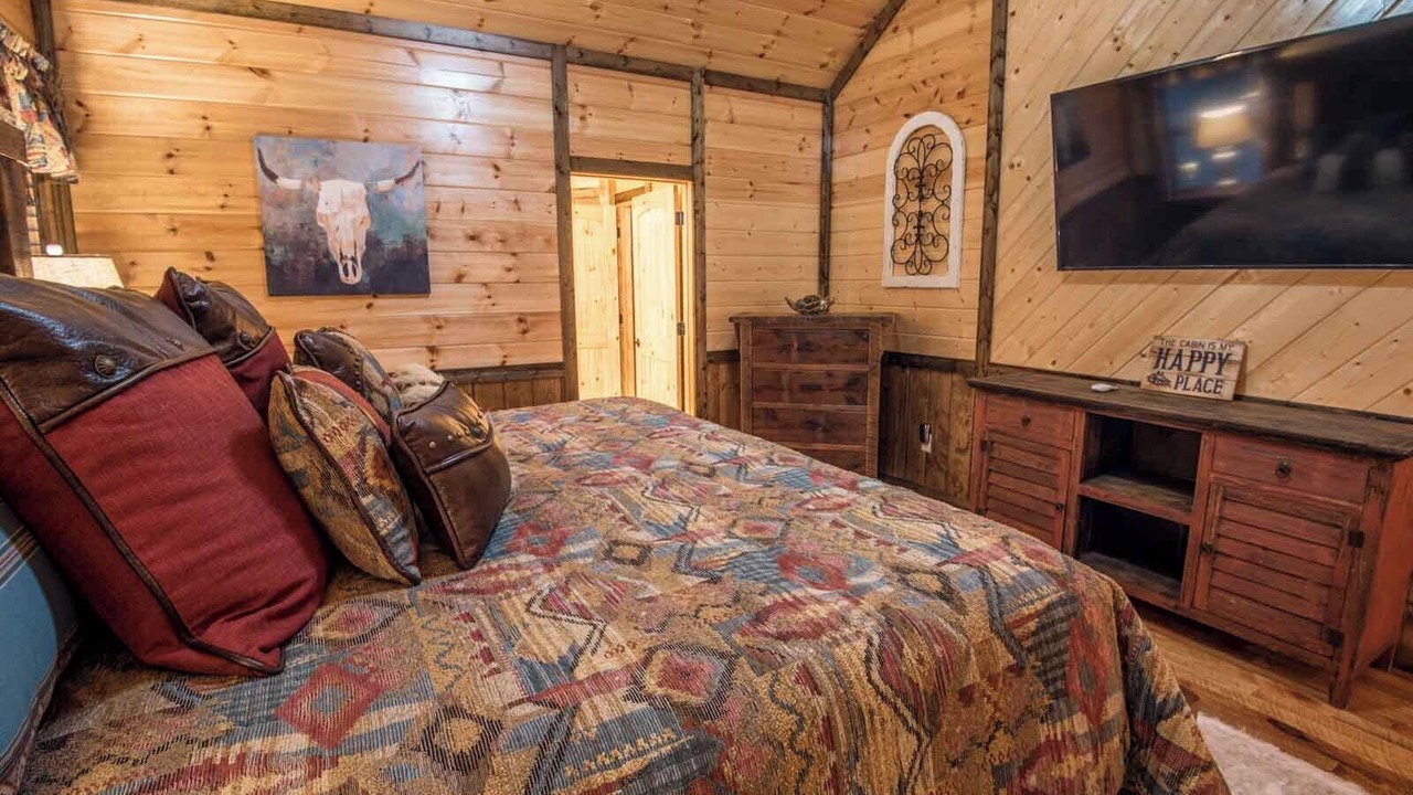 Photo of Bedroom in Hochatown