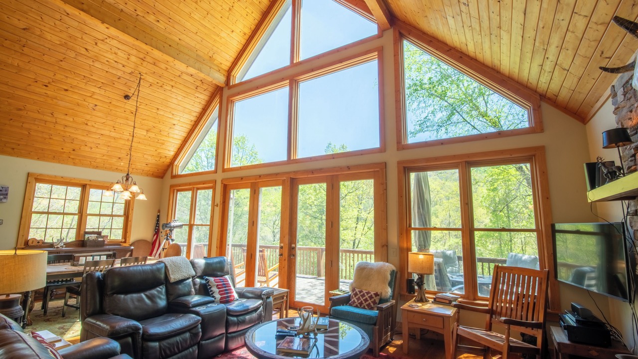 Photo of Livingroom in Cullowhee