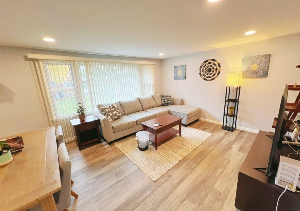 Photo of Livingroom in Tonawanda