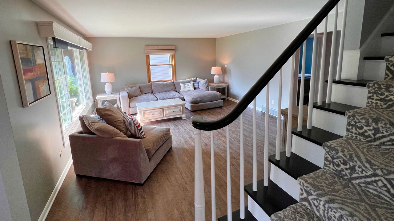 Photo of Livingroom in Lawrence Park