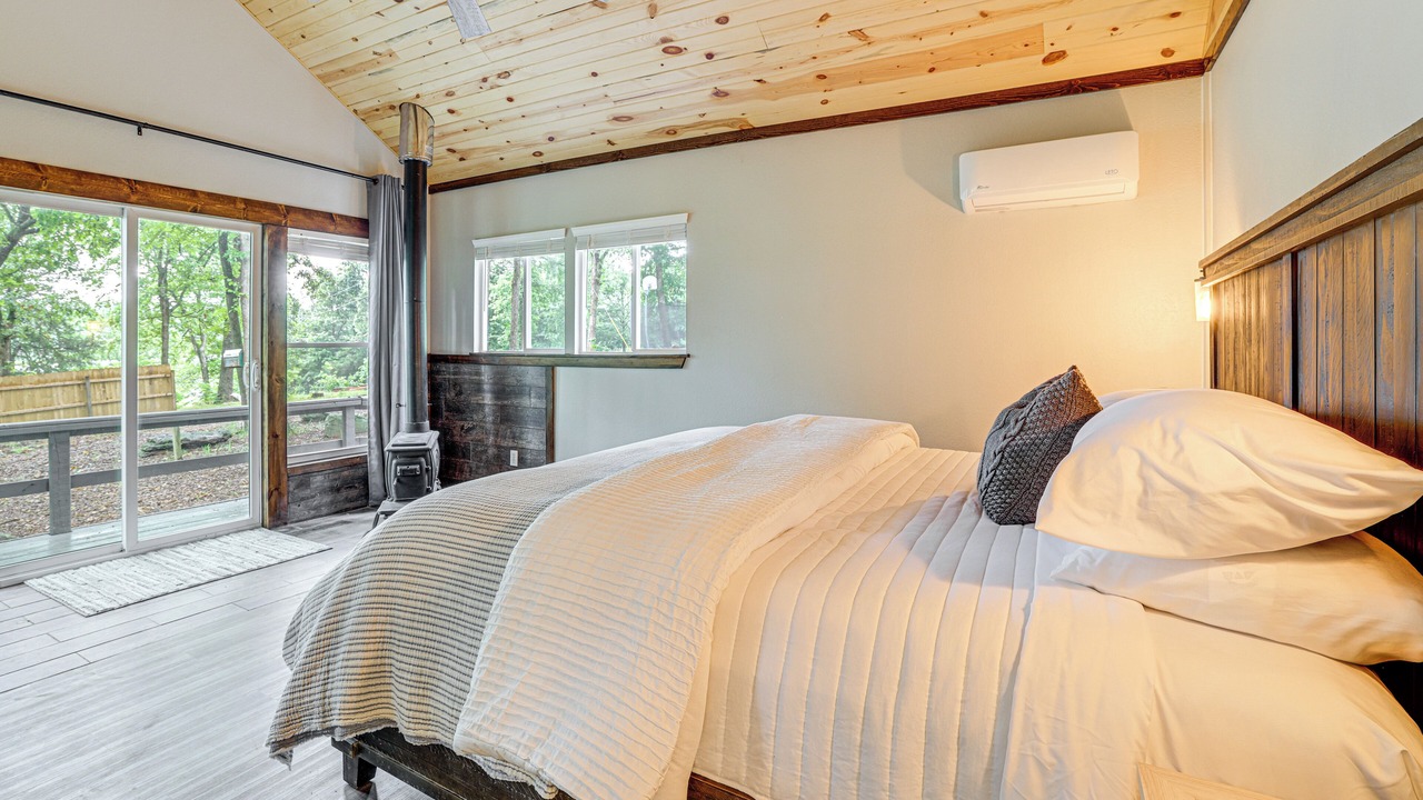 Photo of Bedroom in Pineville