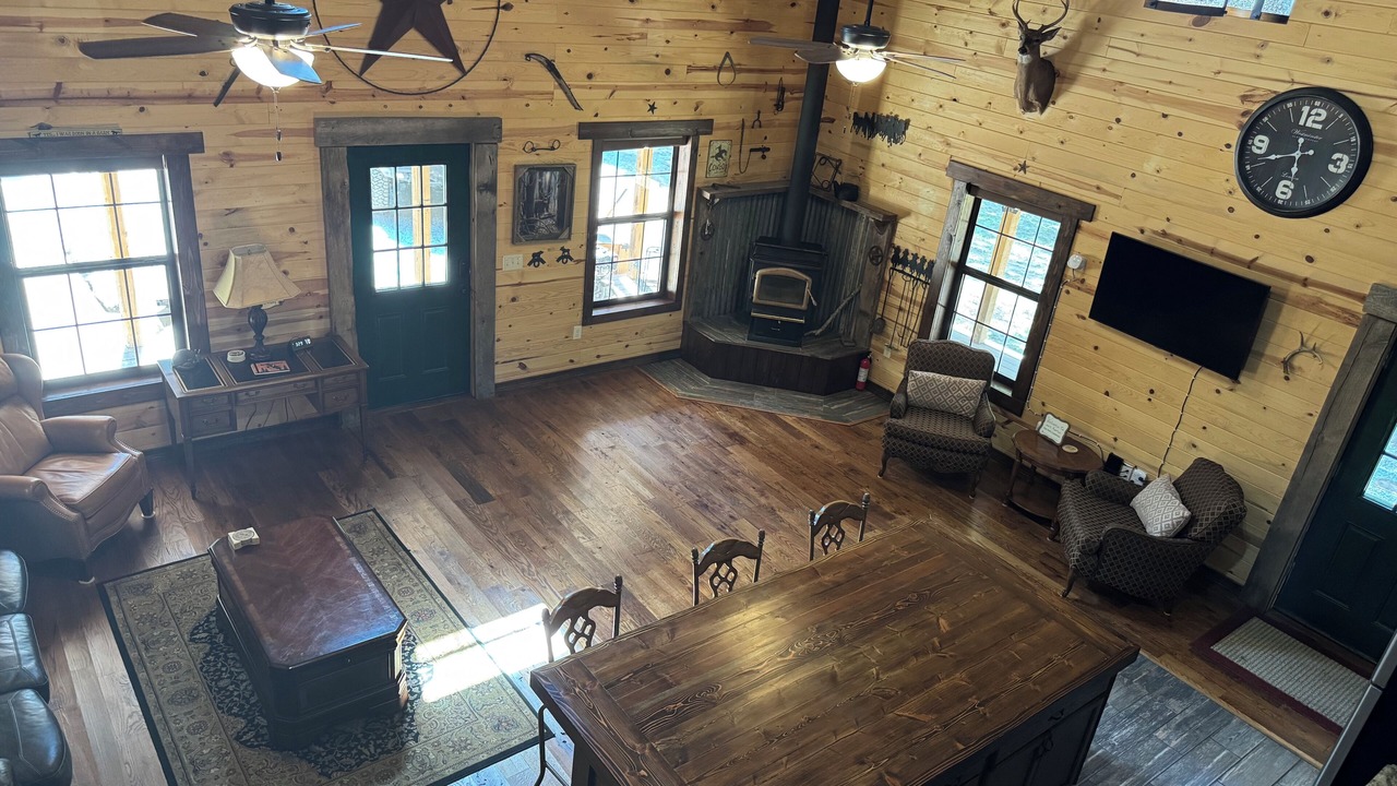 Photo of Livingroom in Pettit