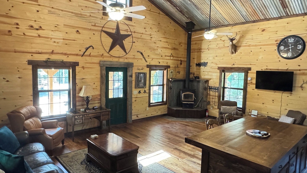Photo of Livingroom in Pettit