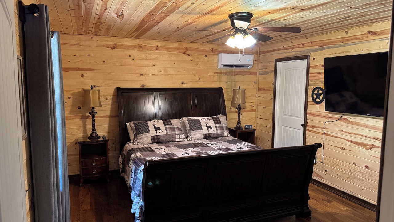 Photo of Bedroom in Pettit
