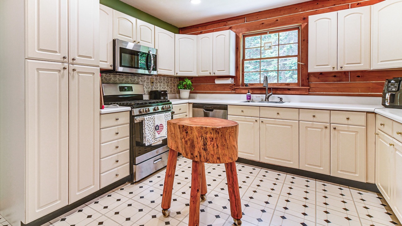Photo of Kitchen in Oquossoc