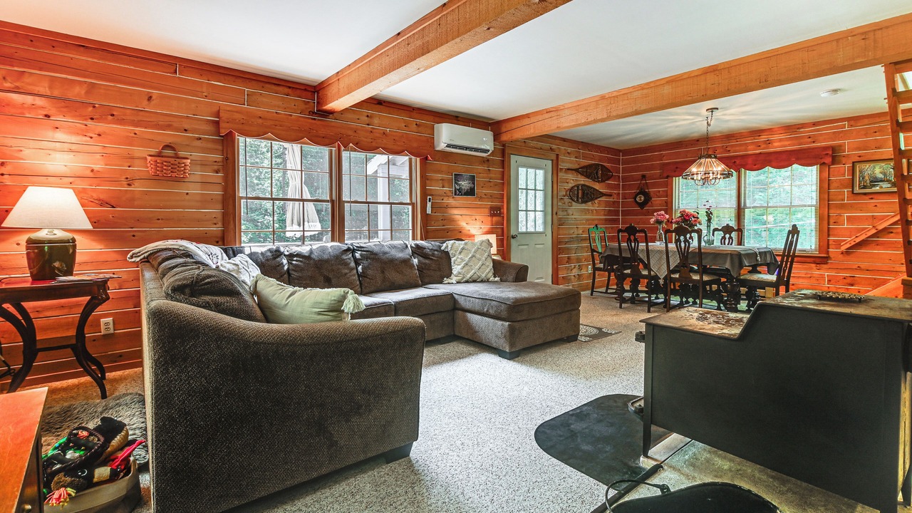 Photo of Livingroom in Oquossoc