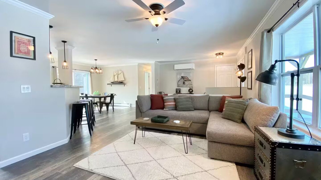 Photo of Livingroom in Lamoine