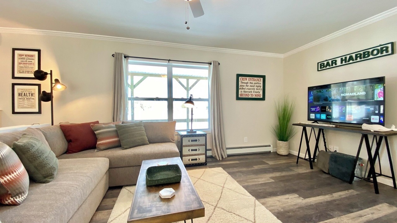 Photo of Livingroom in Lamoine