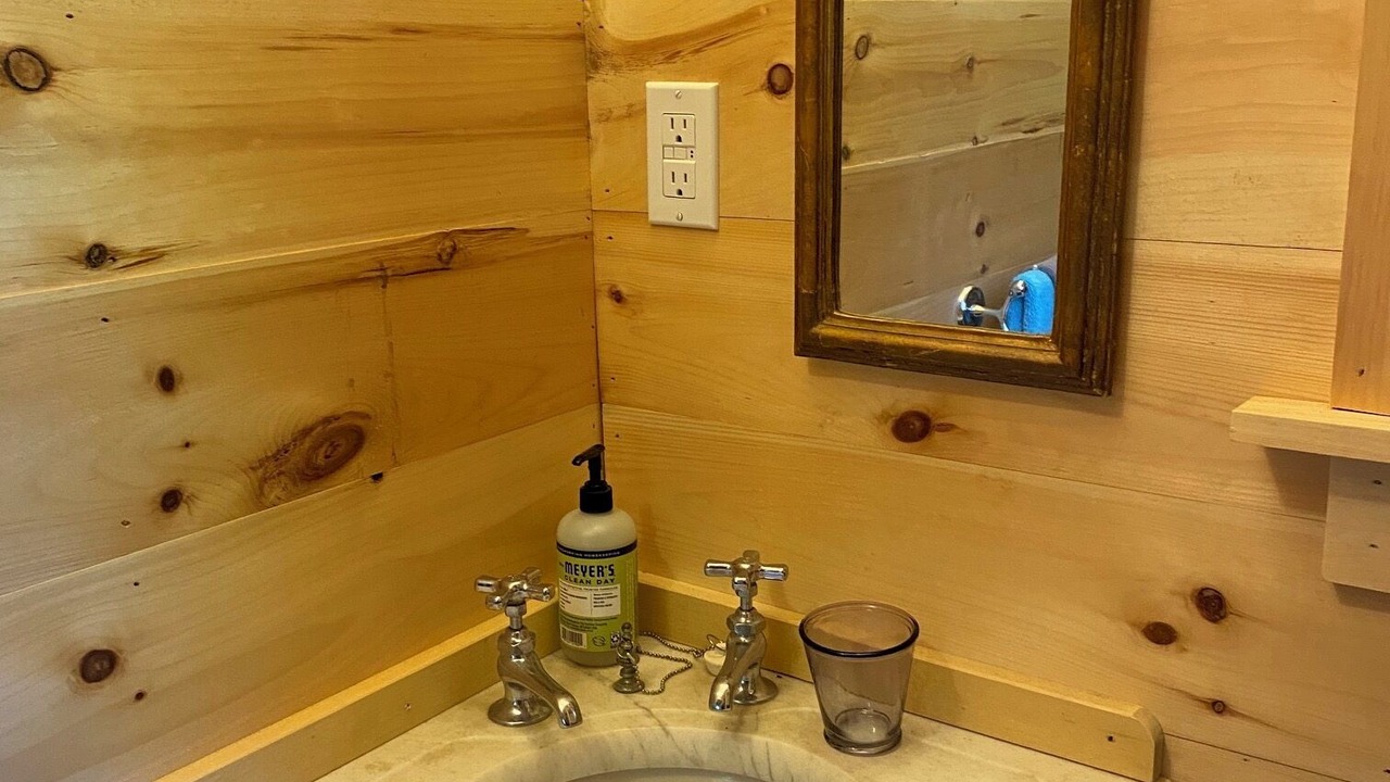Photo of Bathroom in Brooksville