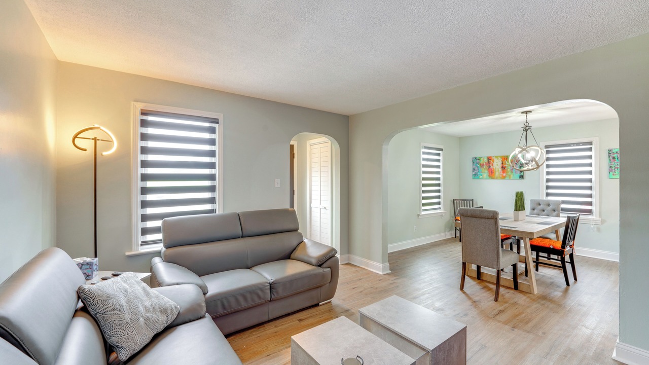 Photo of Livingroom in Youngstown