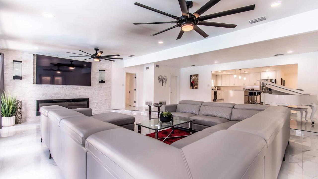 Photo of Livingroom in Bay Area