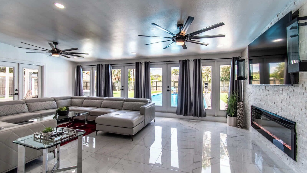 Photo of Livingroom in Bay Area
