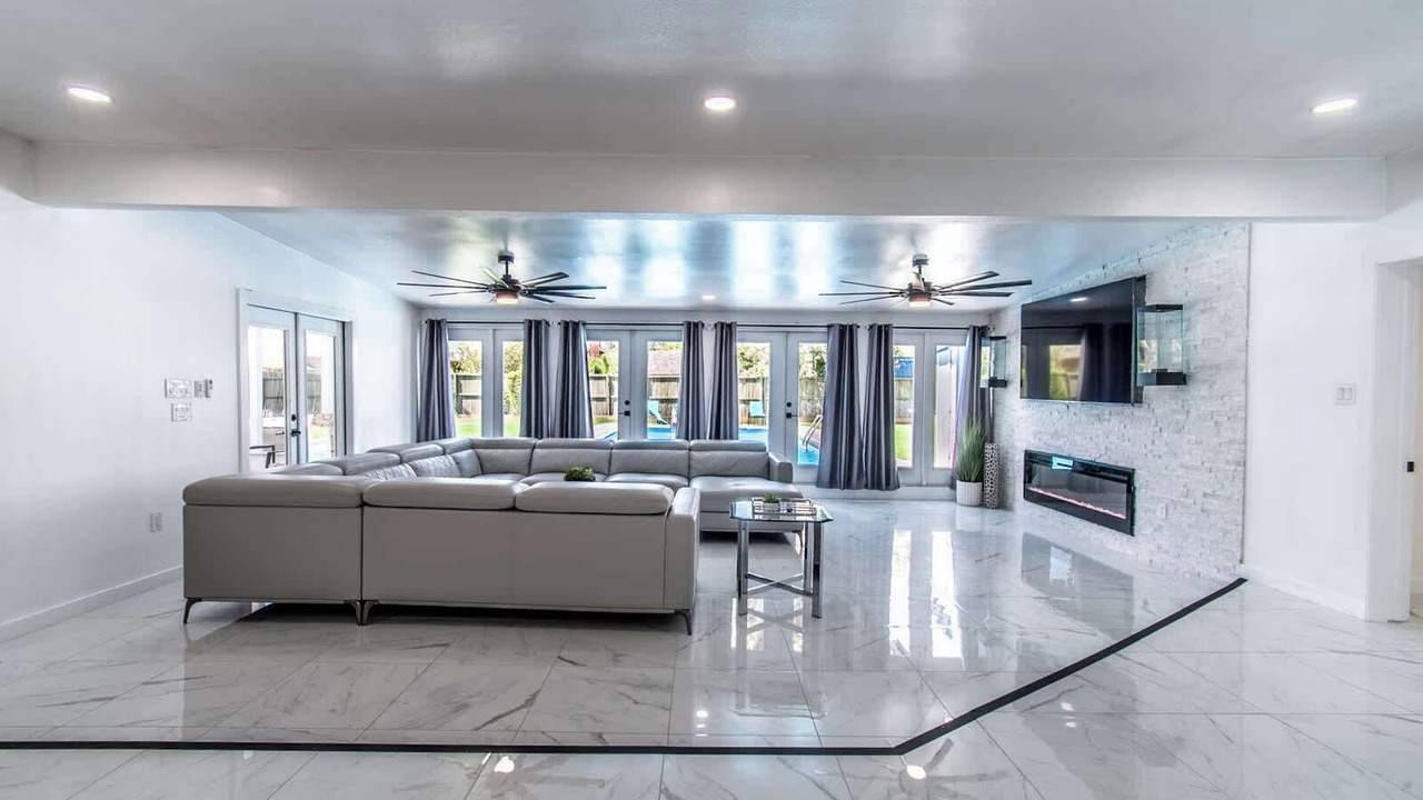 Photo of Livingroom in Bay Area