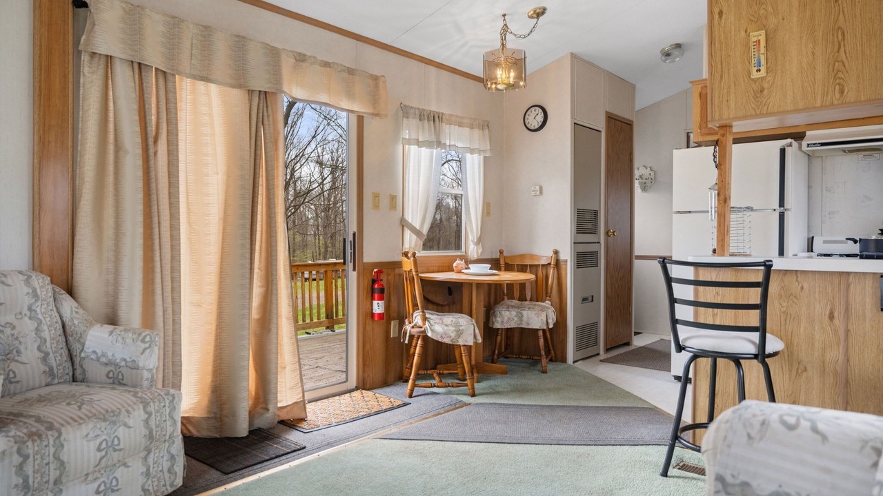 Photo of Livingroom in Russell