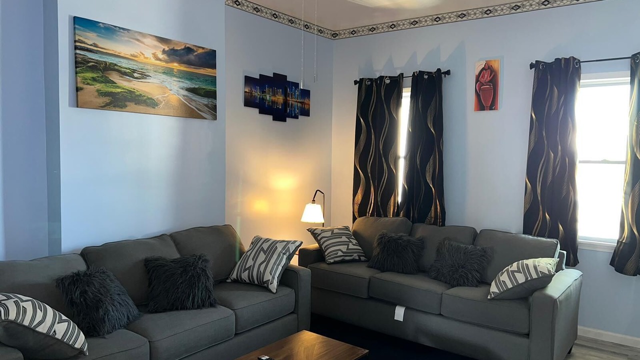 Photo of Livingroom in Front Park