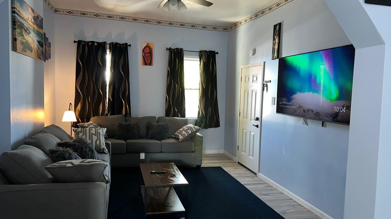 Photo of Livingroom in Front Park