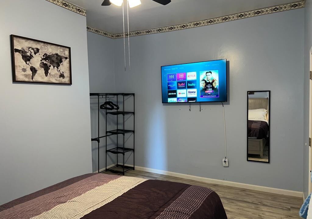 Photo of Bedroom in Front Park