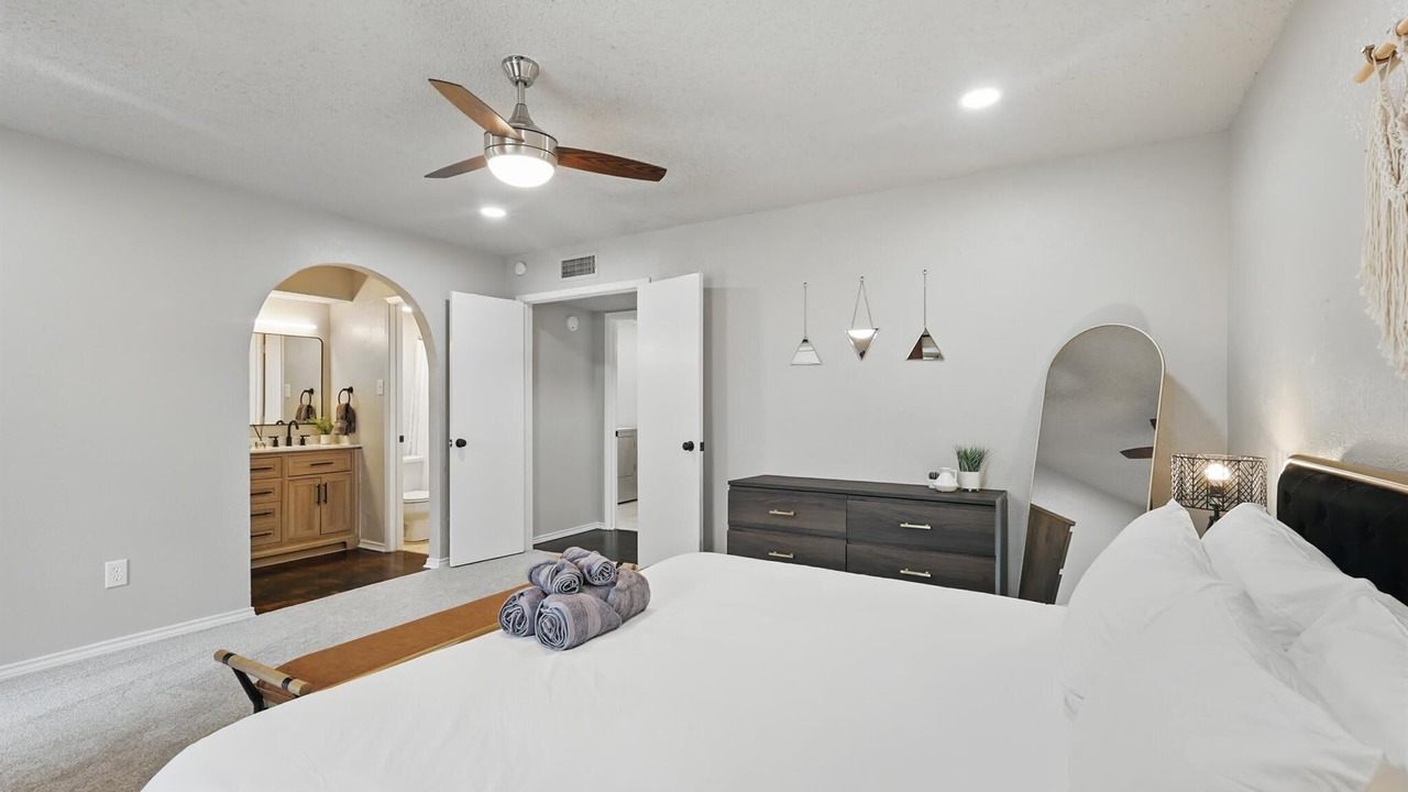 Photo of Bedroom in Garland