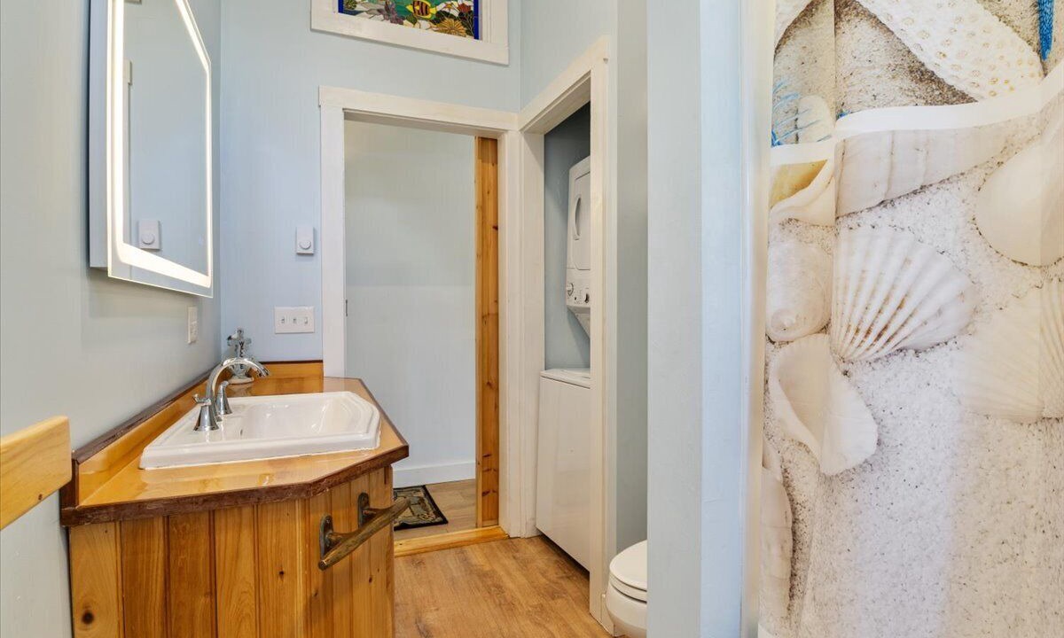 Photo of Bathroom in Old Orchard Beach