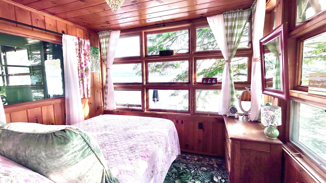 Photo of Bedroom in Oquossoc