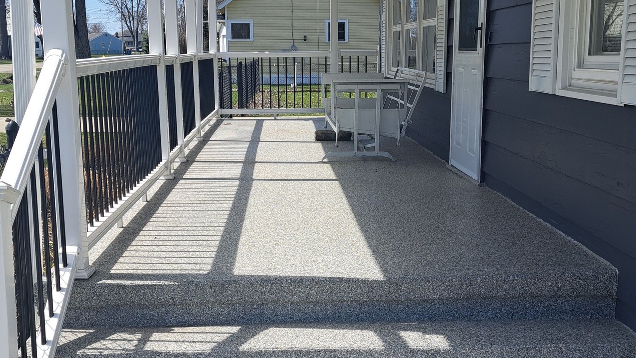 Photo of Patio Balcony in Angola on the Lake