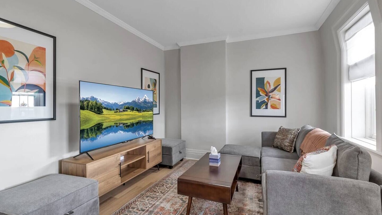 Photo of Bedroom in Front Park
