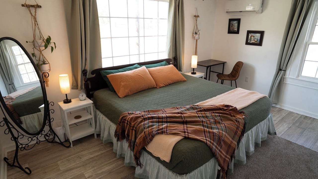 Photo of Bedroom in Town of Richmond