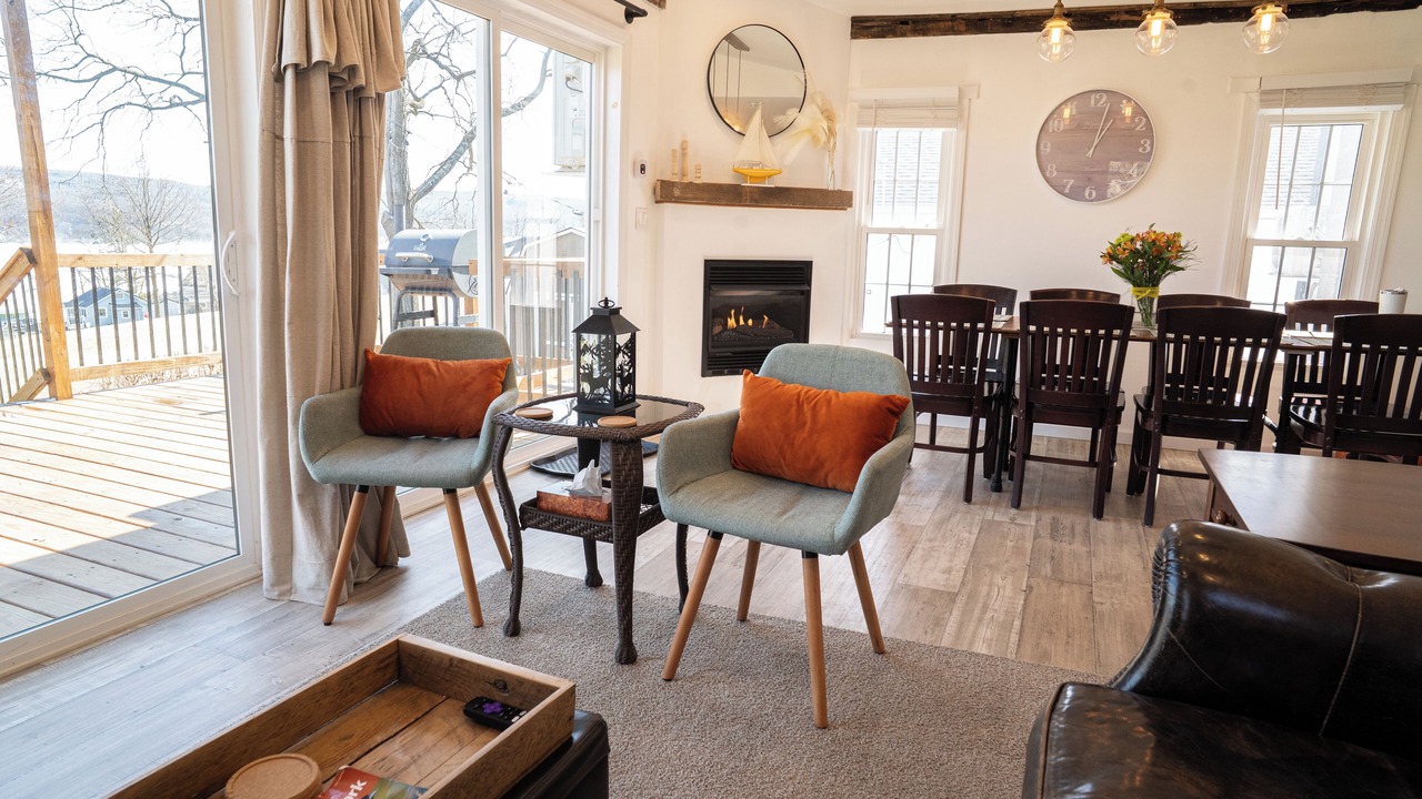 Photo of Livingroom in Town of Richmond