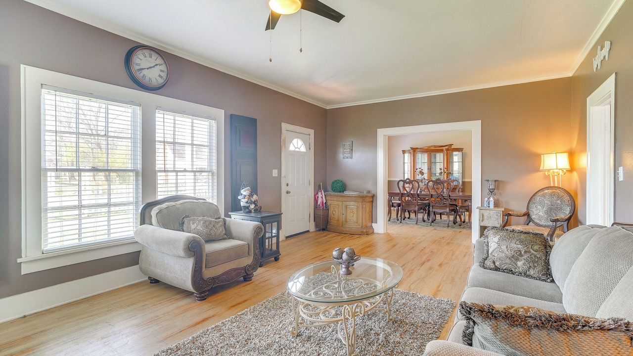 Photo of Livingroom in Vivian