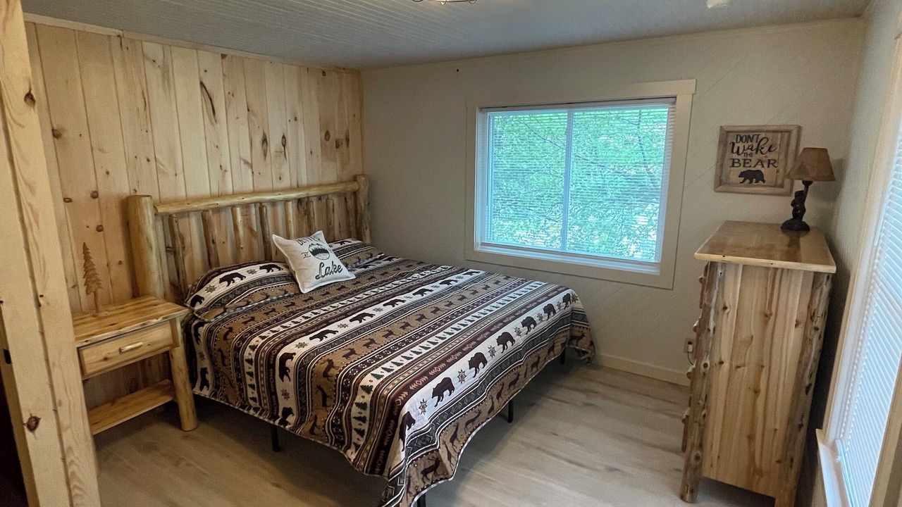 Photo of Bedroom in Inlet