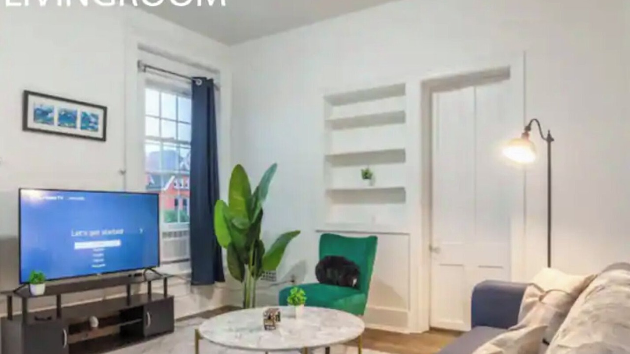 Photo of Livingroom in Front Park