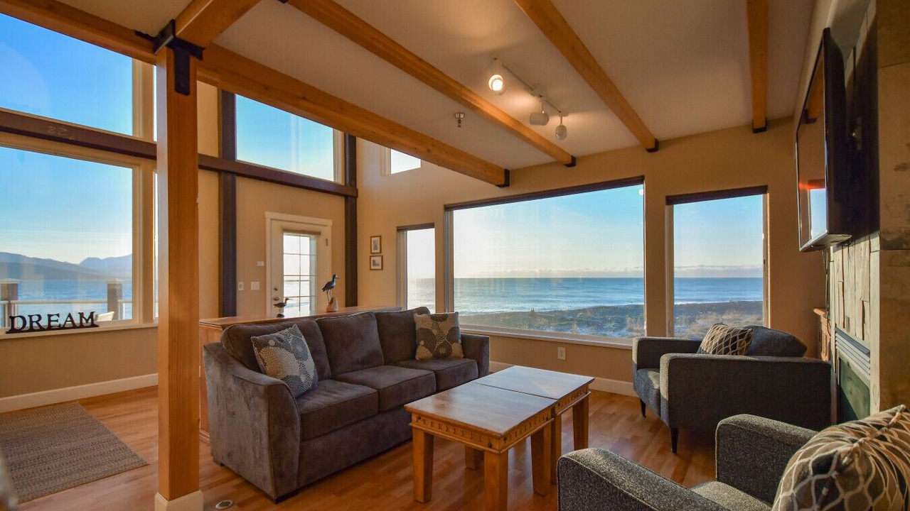 Photo of Livingroom in Homer