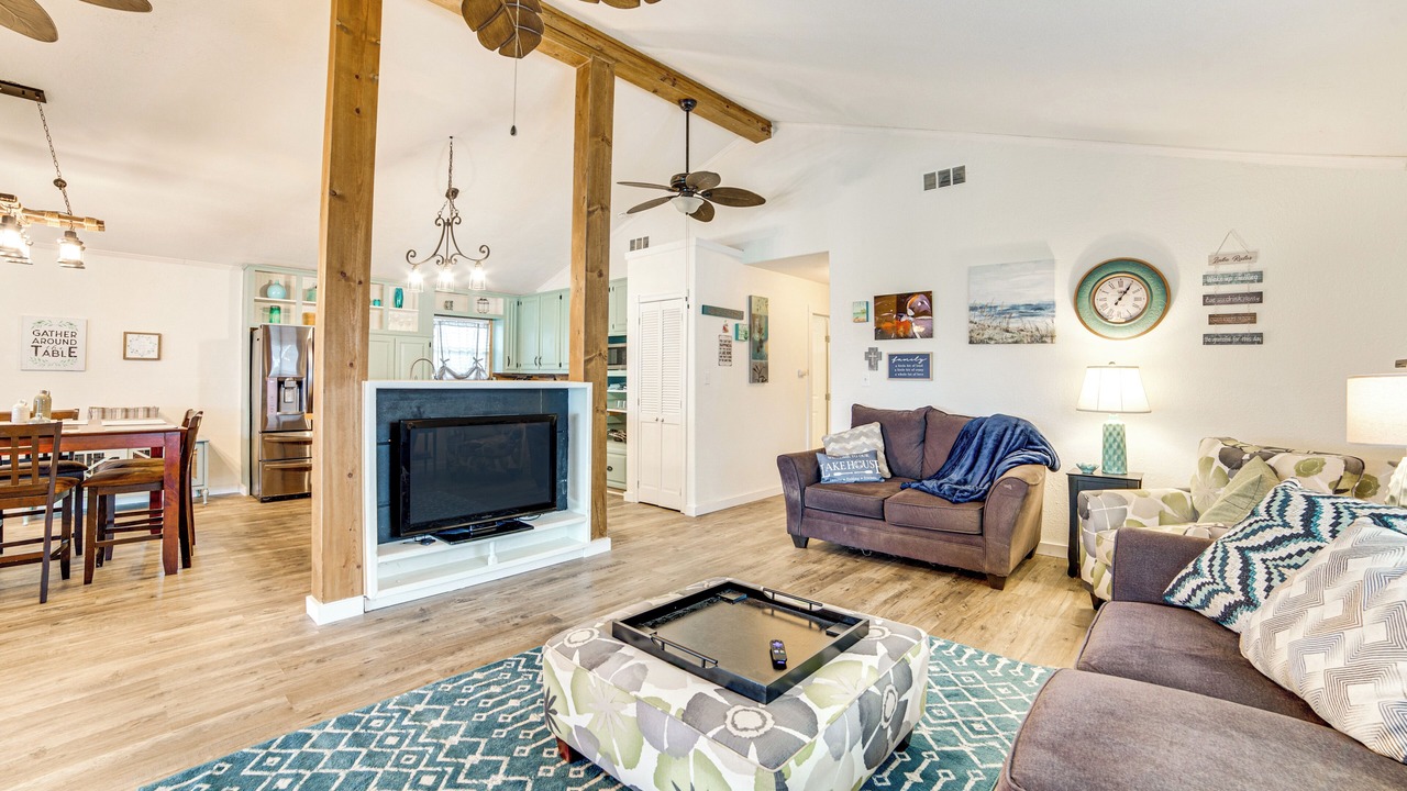 Photo of Livingroom in East Tawakoni