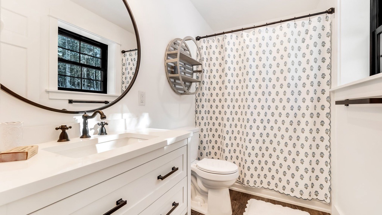 Photo of Bathroom in Glenburn