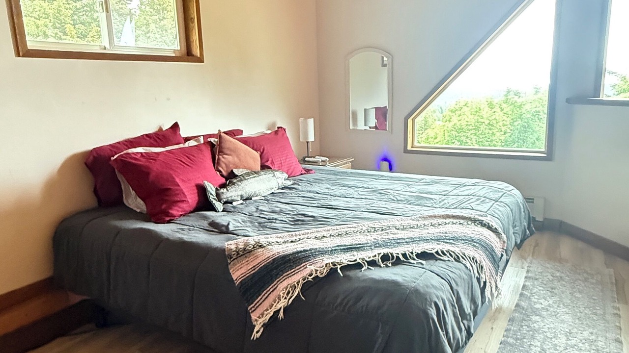 Photo of Bedroom in Homer