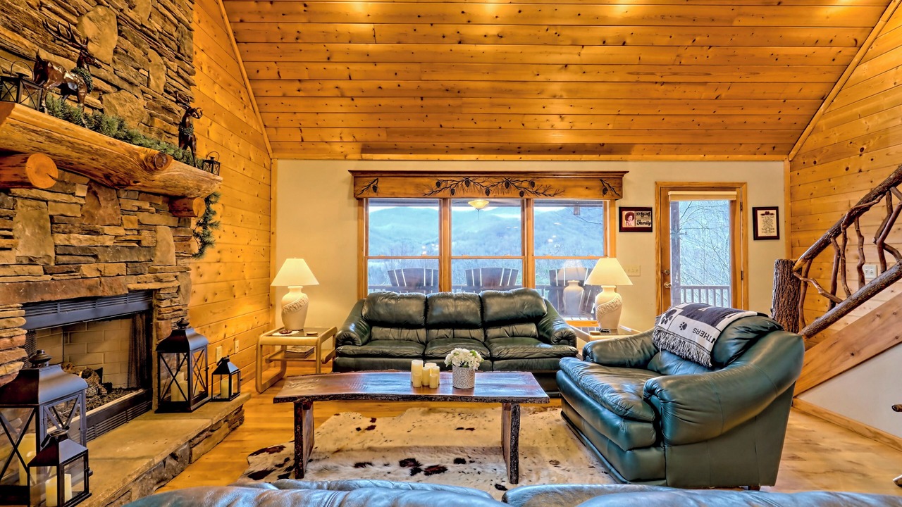 Photo of Livingroom in Hiawassee