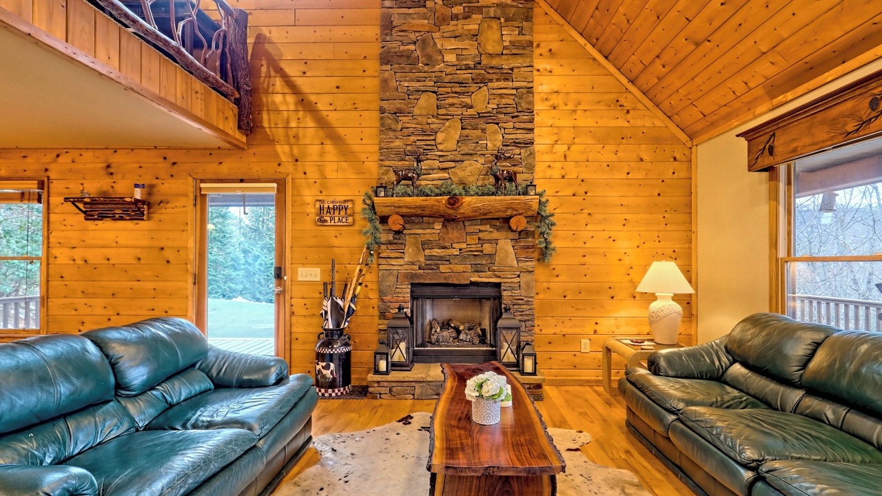 Photo of Livingroom in Hiawassee