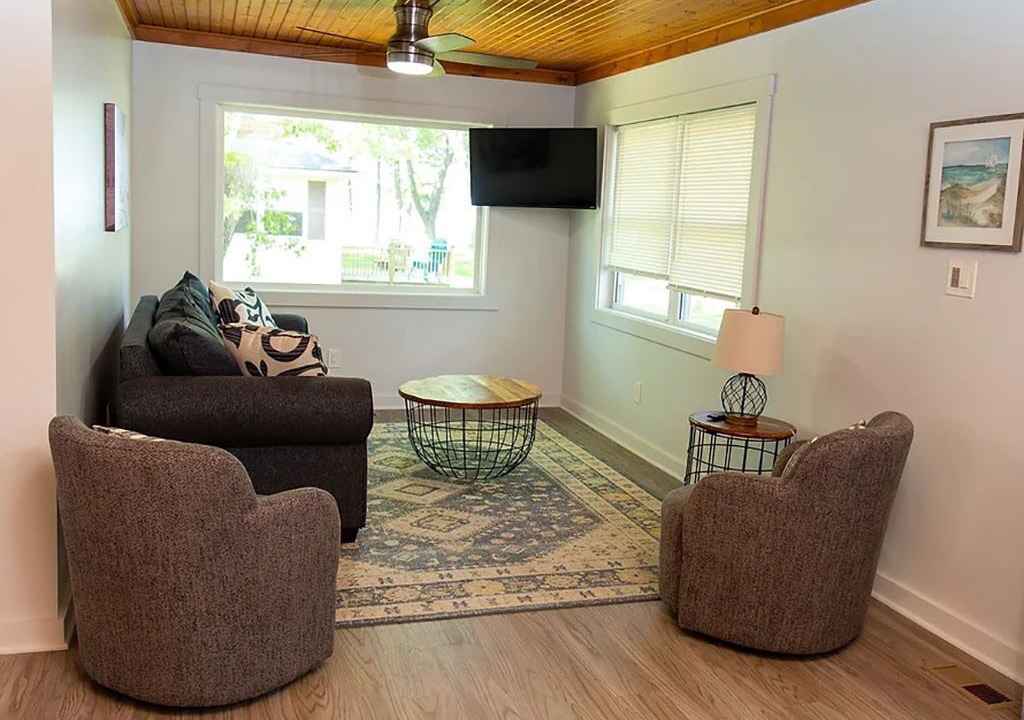Photo of Livingroom in Madison-on-the-Lake