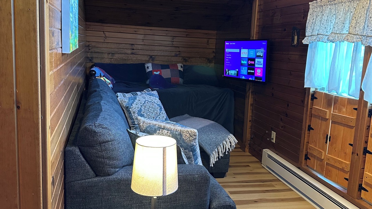 Photo of Livingroom in Pymatuning Central