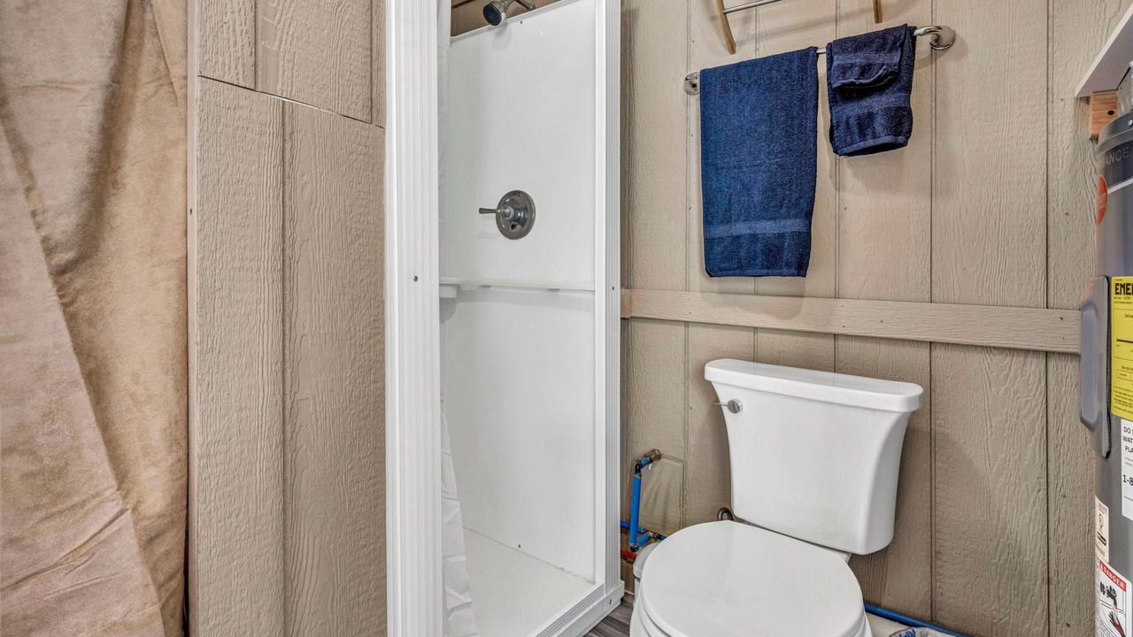 Photo of Bathroom in George Haywood's Lakefront