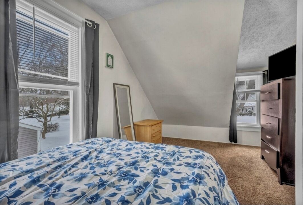 Photo of Bedroom in George Haywood's Lakefront